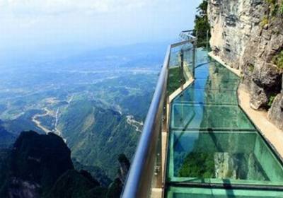 奇峰歷險(xiǎn)，游張家界天門山游記